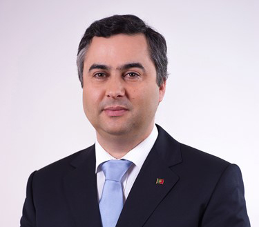 Ministro quer alargar rede de escolas portuguesas no estrangeiro incluindo privados