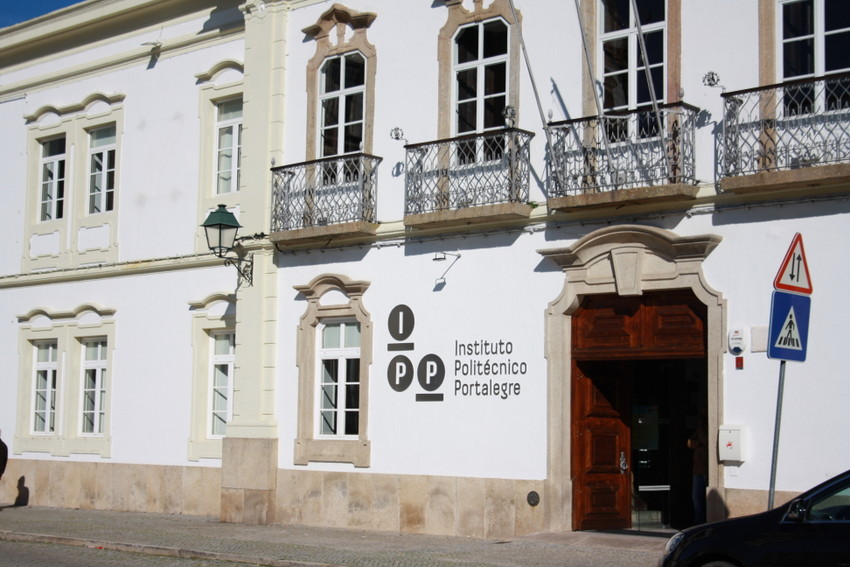 FCT avalia com Muito bom e Bom