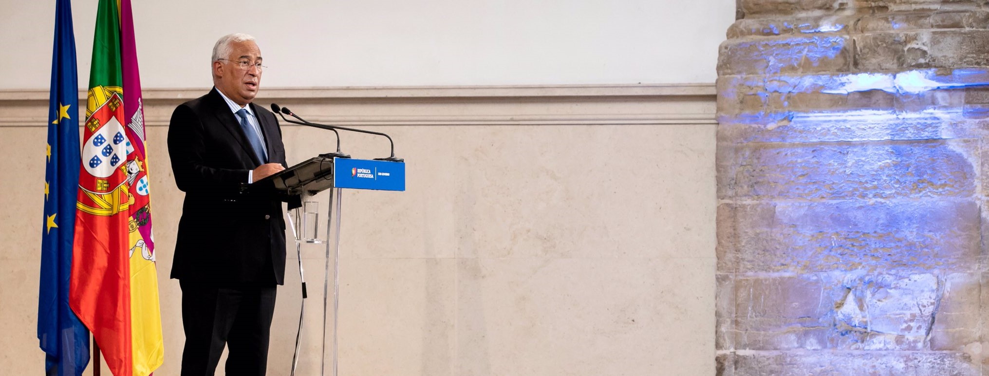 Escolas vão manter-se abertas, teletrabalho reforçado e recolhimento domiciliário