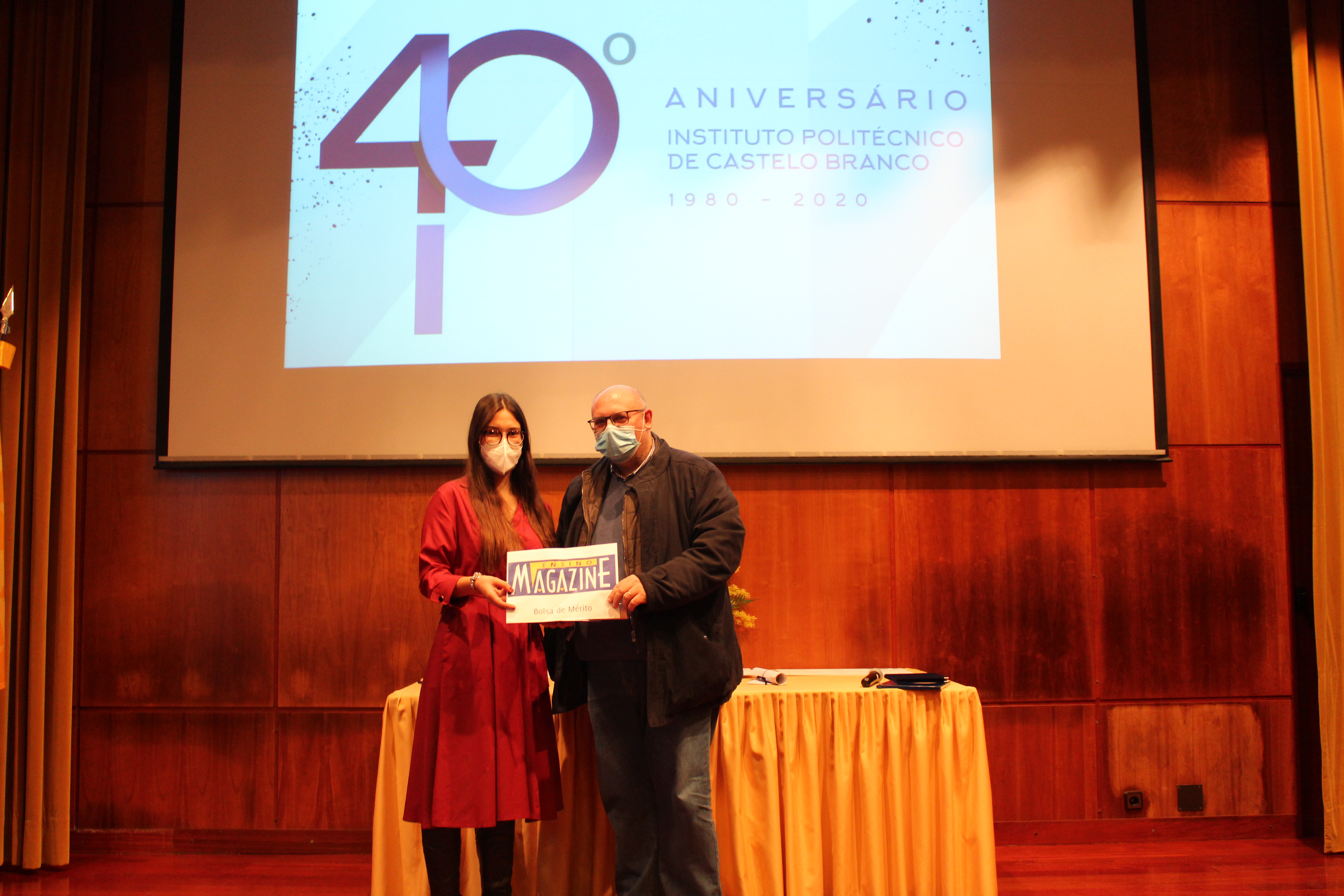 Premiar o mérito e o esforço dos alunos