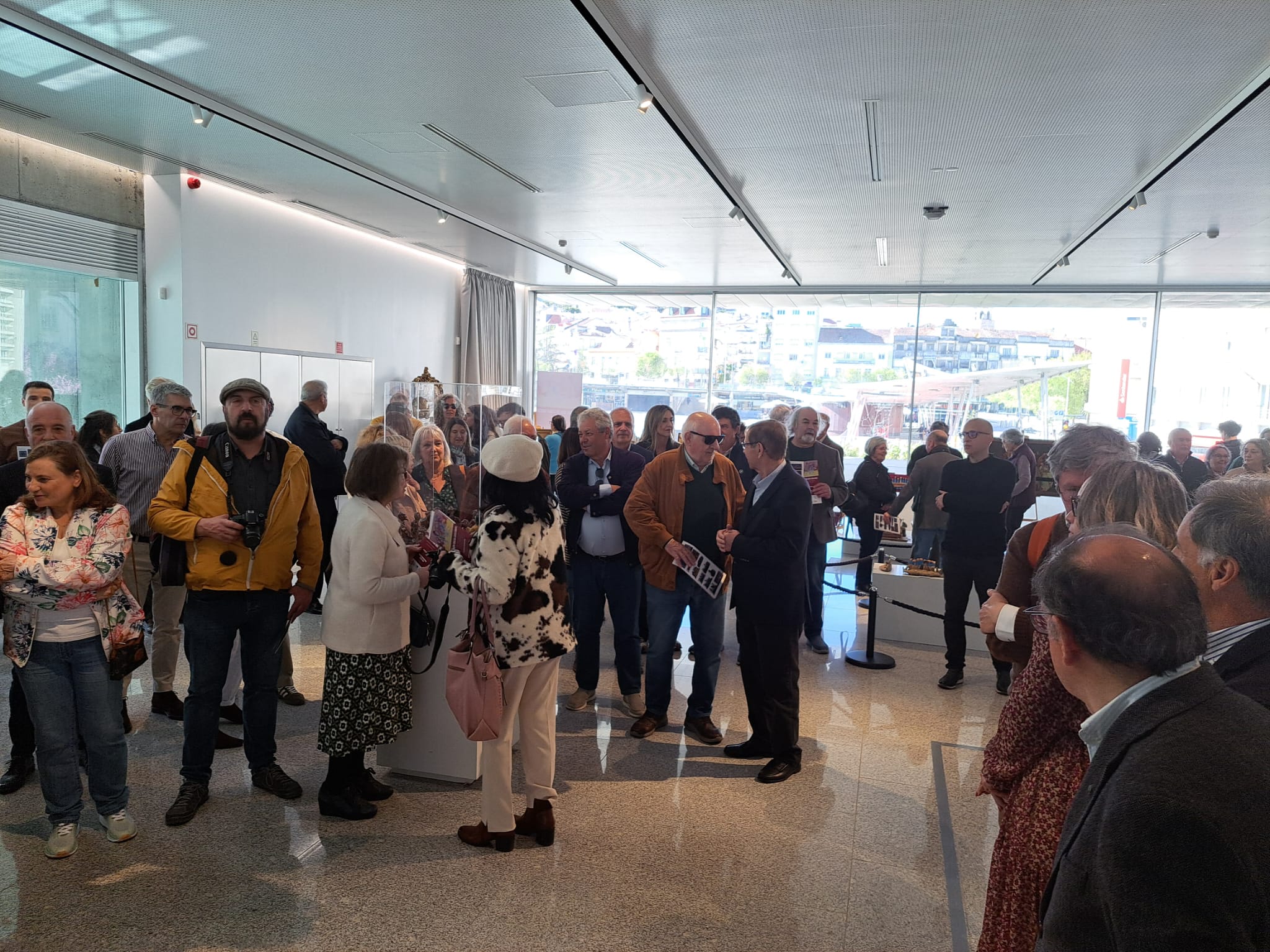 A inauguração contou com a presença de mais de uma centena de pessoas