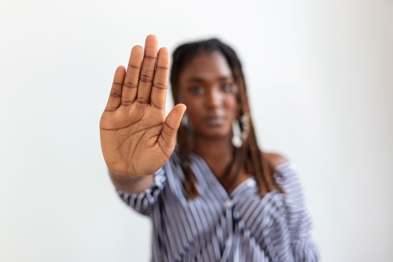 Escolas de Luanda proíbem cortes de cabelo “extravagantes” por “incitarem à violência”
