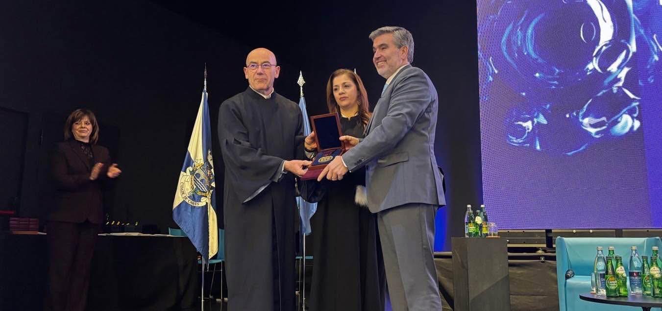 Orlando Rodrigues recebe Honoris Causa no Brasil