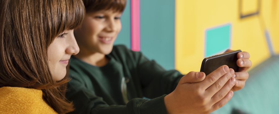 Brasil proíbe uso de telemóvel nas escolas 