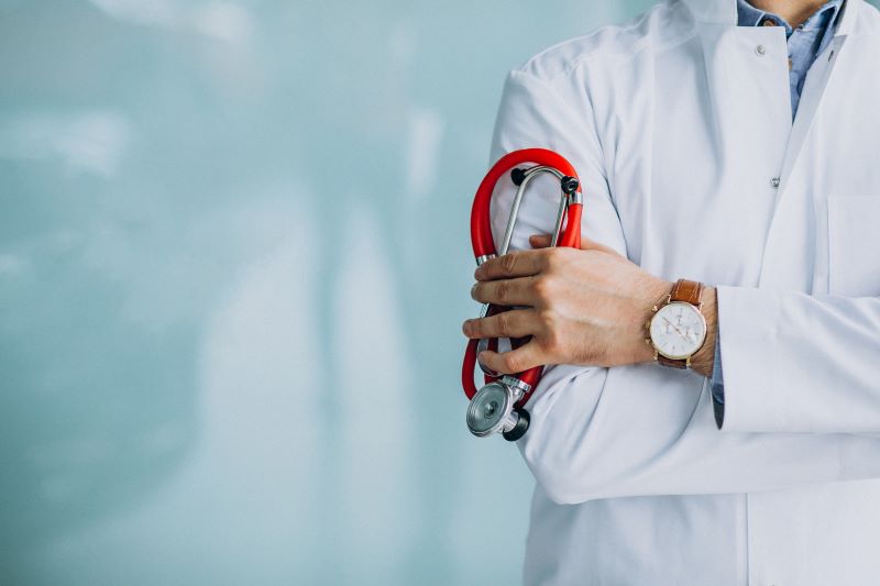 Médicos portugueses ensinam em Angola sobre medicina da dor e cuidados paliativos