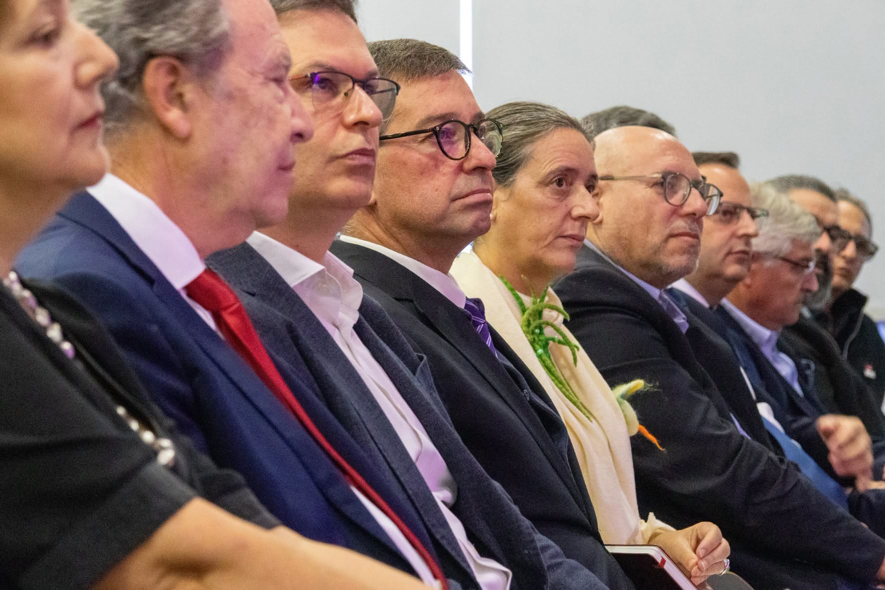 A sessão de abertura contou com a presença de diferentes responsáveis