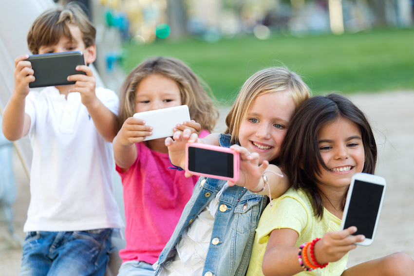 Governo aprova proibição do uso de telemóveis nas escolas até ao 6ª ano