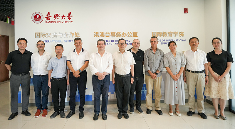 UBI forma 1200 engenheiros chineses
