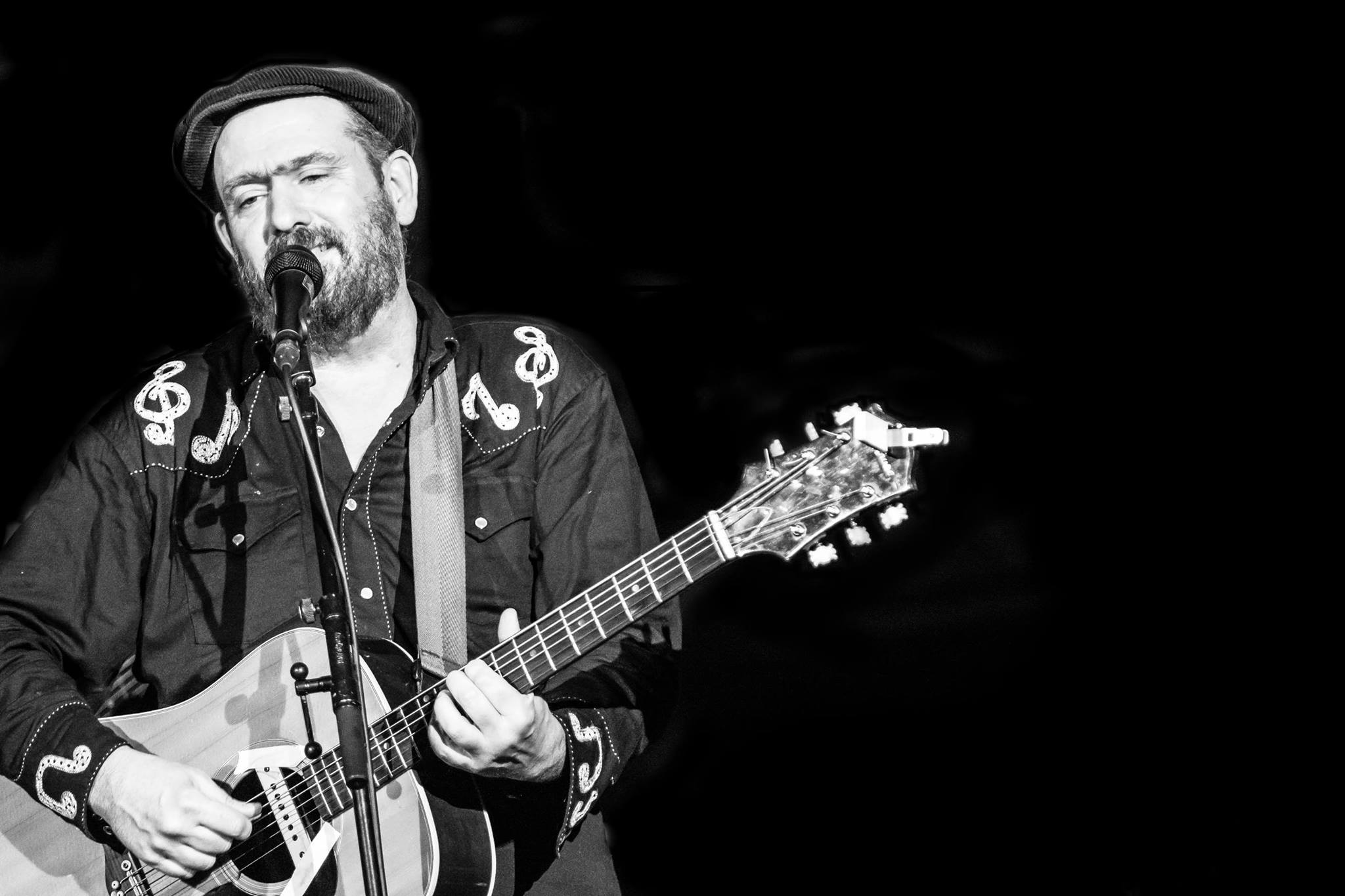 Mark Eitzel tem canções sobre Trump e guerra, mas prefere gravar “amor e compaixão”