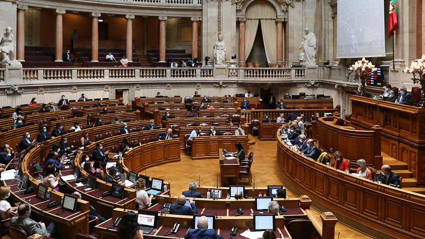 Constituição: Consenso para alargar gratuitidade do ensino ao secundário e pré-escolar