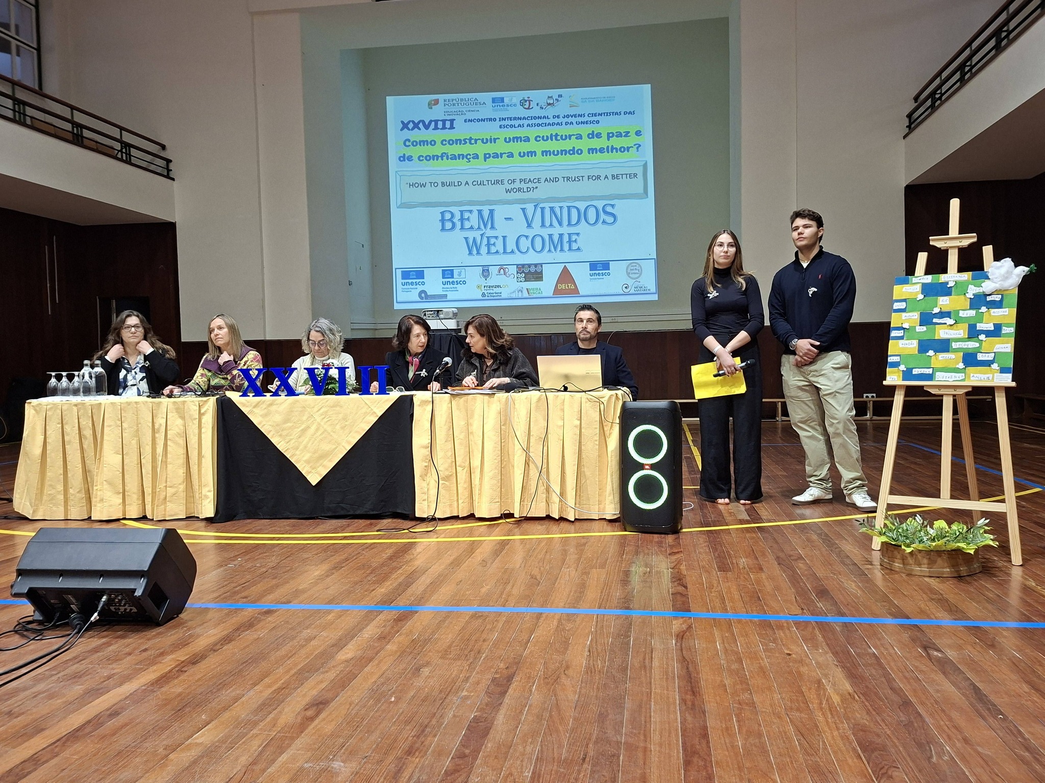 Jovens cientistas em encontro internacional