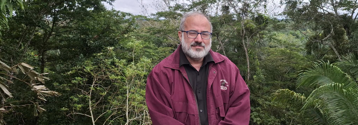 ‘Como meta o desafío, la poesía siempre debe buscar la excelencia’