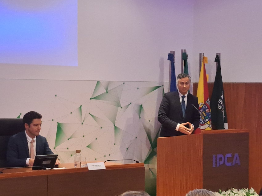 Vai ser exigida apenas uma prova de ingresso no ensino superior, anunciou o ministro da Educação