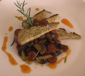 Linguiça frita com cogumelos