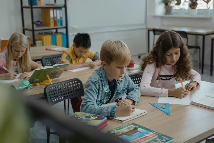 Mais de 1,6 milhões de alunos estão no pré-escolar e no ensino obrigatório